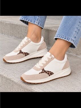 NWB NATURALIZER. Women's Beige, White & Leopard Accent Lace-Up Sneaker,size 5.5